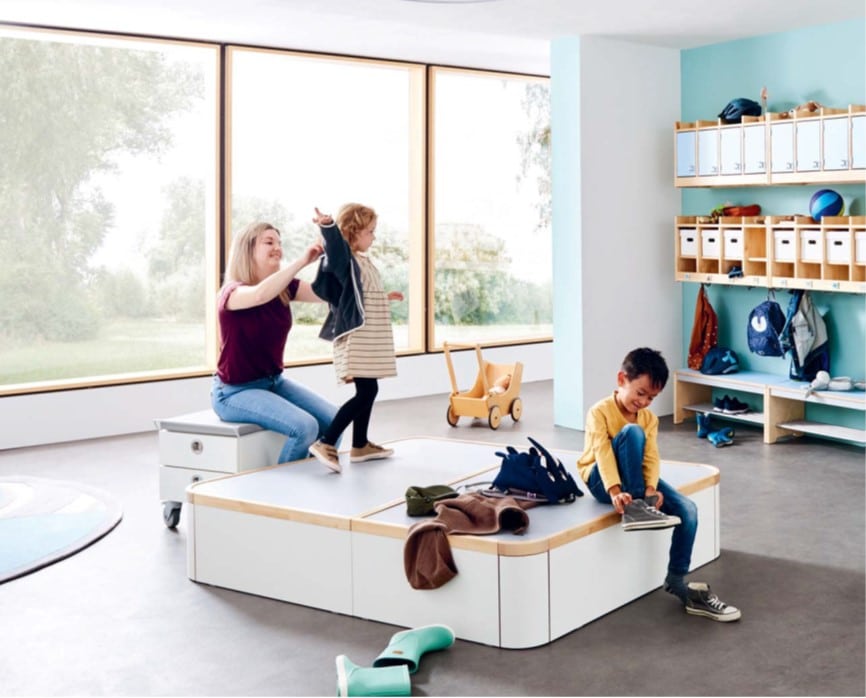 Esempio arredo flessibile breeze.upp che serve sia da seduta che per rialzo bambini