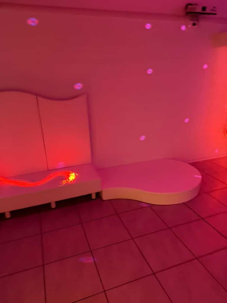 divano angolo stanza snoezelen universo blu